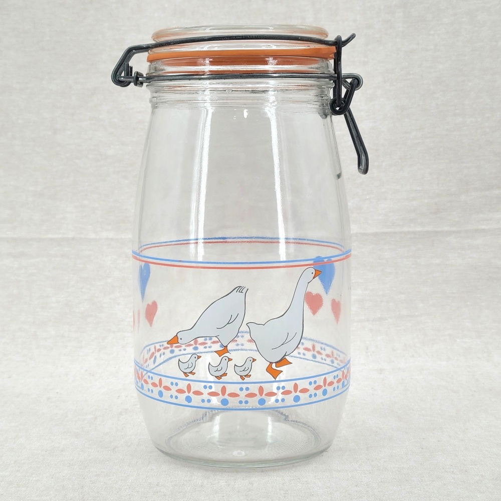 Arc Hearts 'N Geese 1.5 L Hinged Bail Clamp Lid Goose Country Jar 90's France